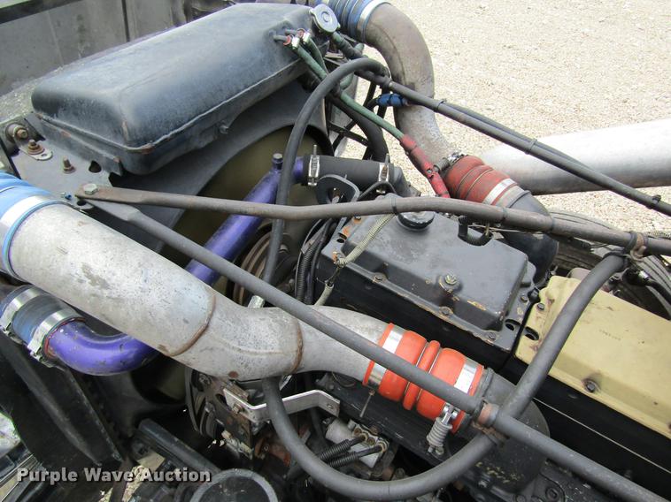 image for item DD8431 1992 Freightliner FLD120 semi truck