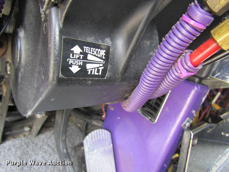 image for item DD8431 1992 Freightliner FLD120 semi truck