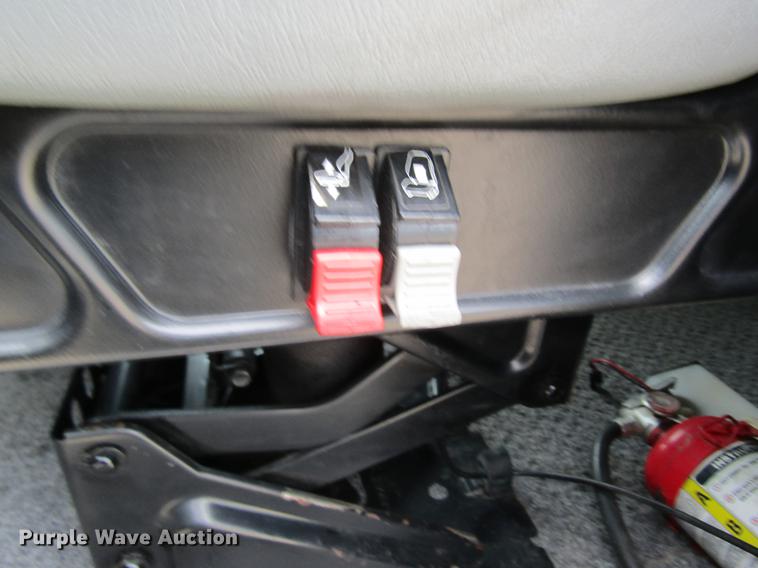 image for item DD8431 1992 Freightliner FLD120 semi truck