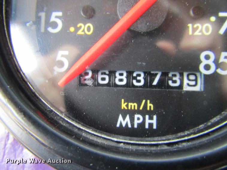 image for item DD8431 1992 Freightliner FLD120 semi truck