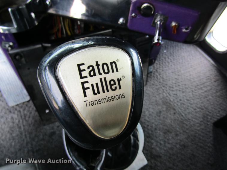 image for item DD8431 1992 Freightliner FLD120 semi truck