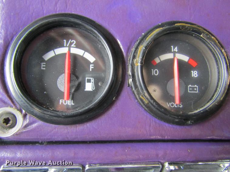 image for item DD8431 1992 Freightliner FLD120 semi truck