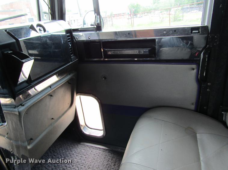 image for item DD8431 1992 Freightliner FLD120 semi truck