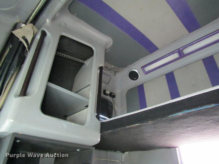 image for item DD8431 1992 Freightliner FLD120 semi truck