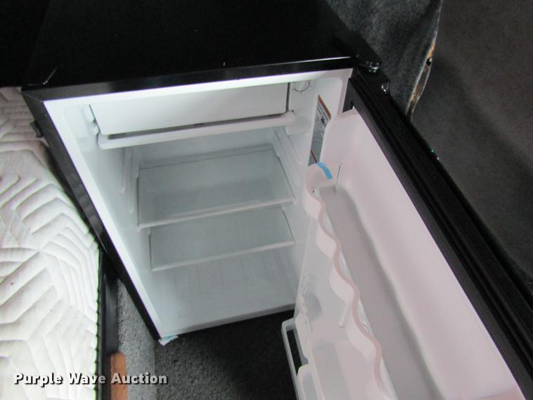 image for item DD8431 1992 Freightliner FLD120 semi truck