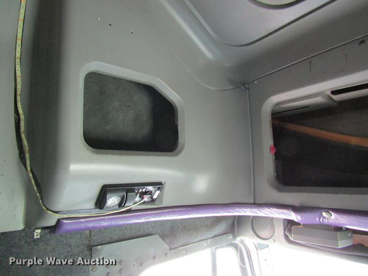 image for item DD8431 1992 Freightliner FLD120 semi truck