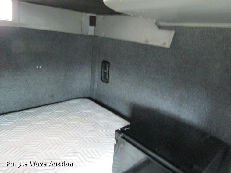 image for item DD8431 1992 Freightliner FLD120 semi truck