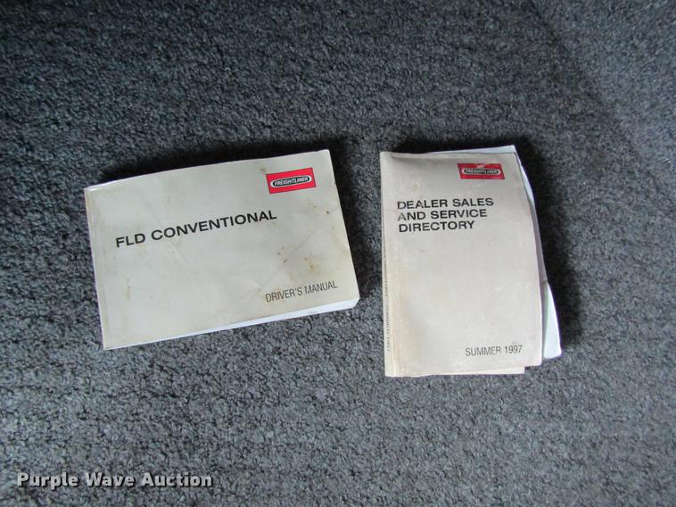 image for item DD8431 1992 Freightliner FLD120 semi truck