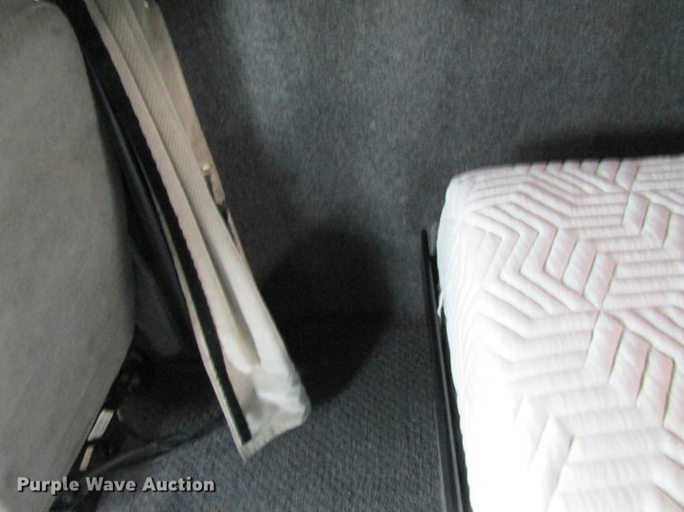 image for item DD8431 1992 Freightliner FLD120 semi truck