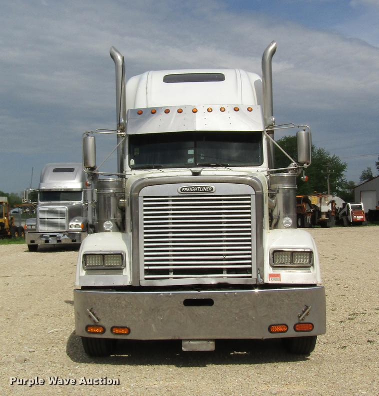 image for item DD8432 2001 Freightliner 48RR94MY semi truck
