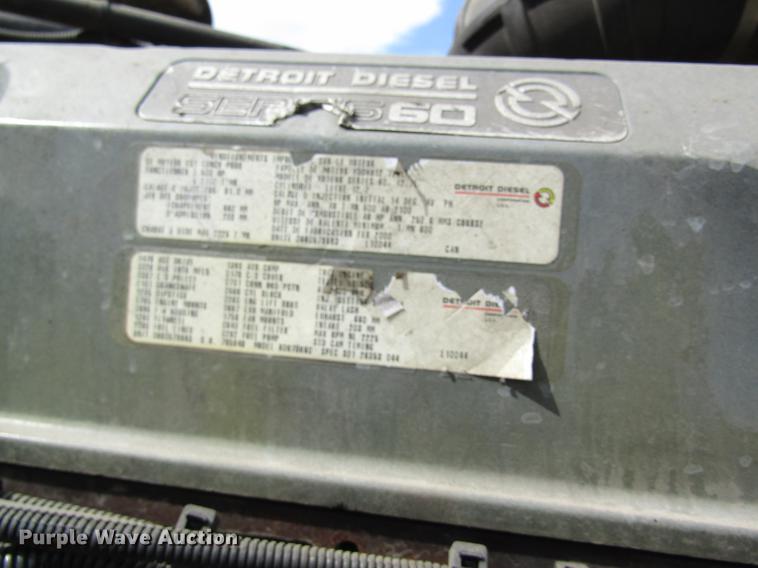 image for item DD8432 2001 Freightliner 48RR94MY semi truck