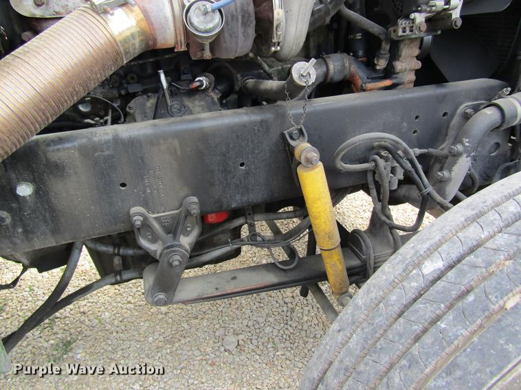 image for item DD8432 2001 Freightliner 48RR94MY semi truck