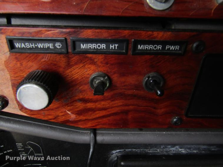 image for item DD8432 2001 Freightliner 48RR94MY semi truck