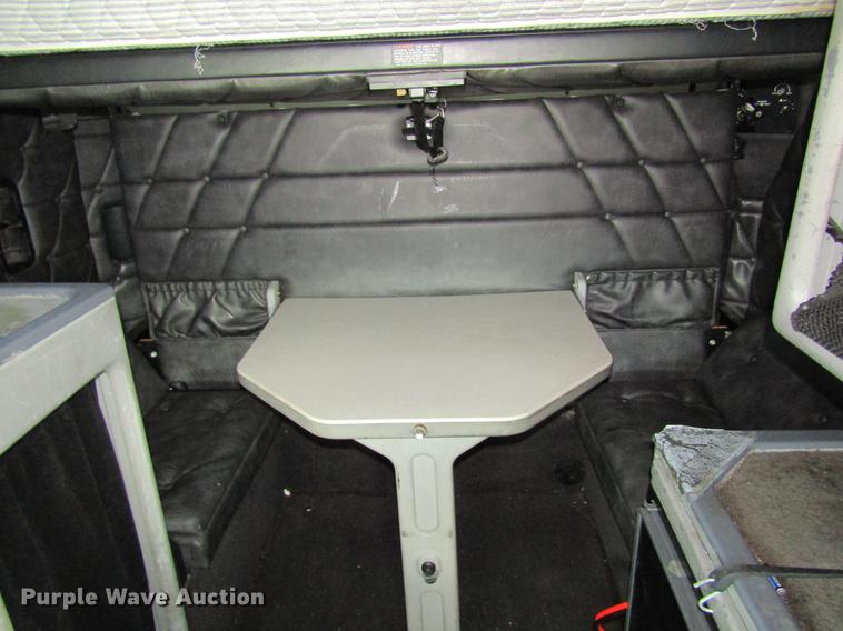 image for item DD8432 2001 Freightliner 48RR94MY semi truck