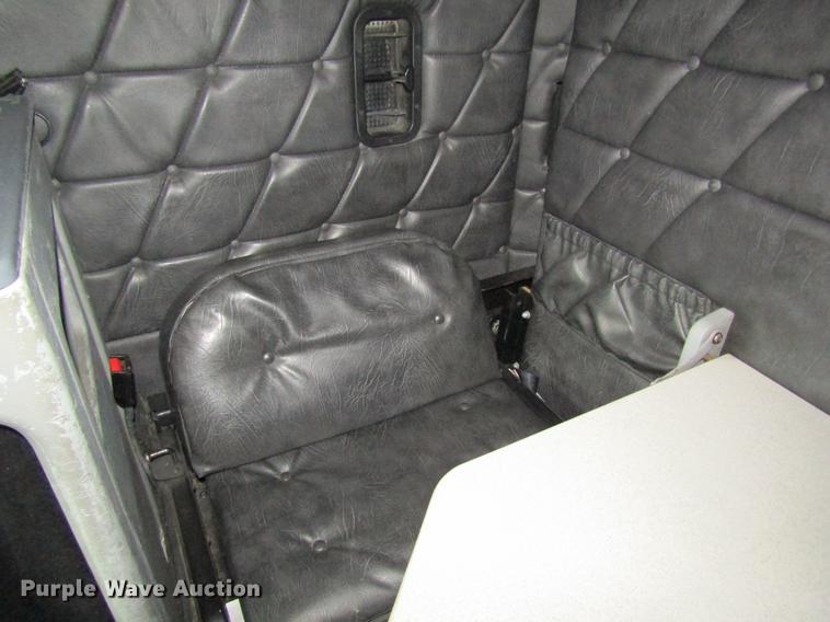 image for item DD8432 2001 Freightliner 48RR94MY semi truck