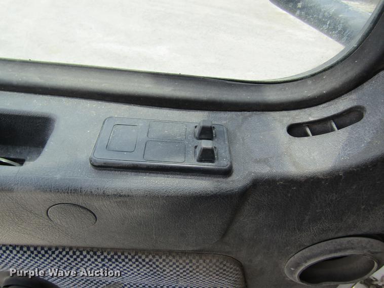 image for item DD8439 1998 Volvo VN semi truck