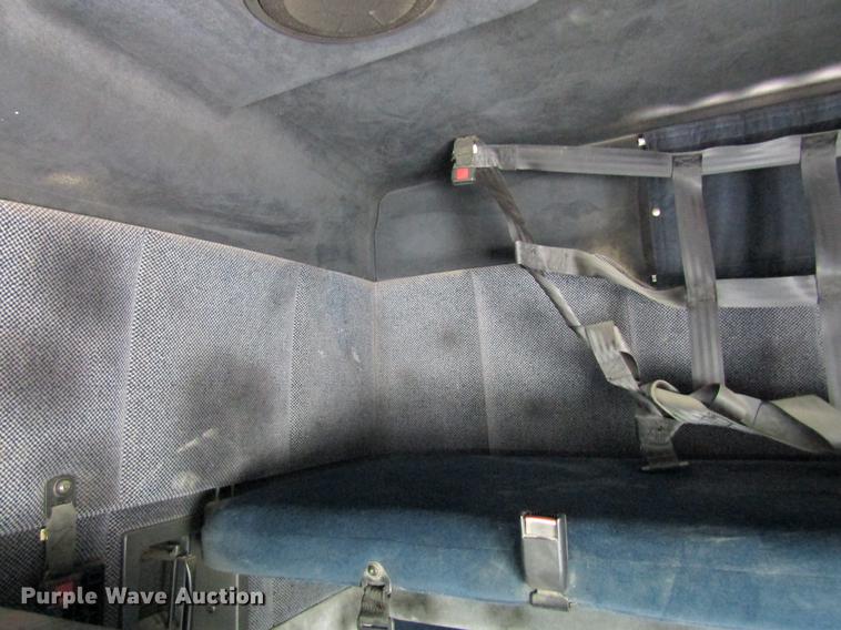 image for item DD8439 1998 Volvo VN semi truck