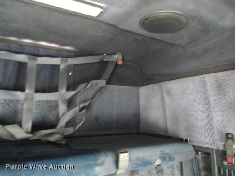 image for item DD8439 1998 Volvo VN semi truck