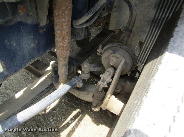 image for item DD8439 1998 Volvo VN semi truck