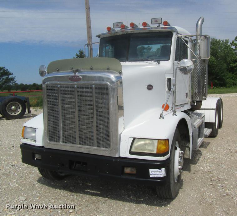 image for item DD8481 1990 Peterbilt 375 semi truck