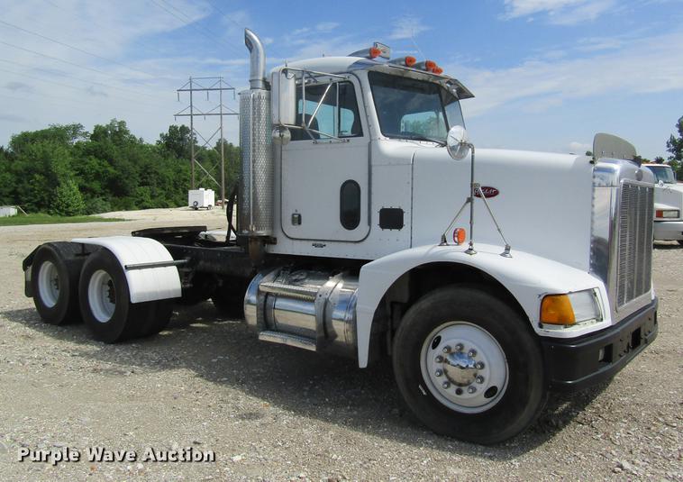 image for item DD8481 1990 Peterbilt 375 semi truck