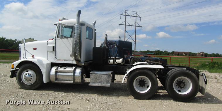 image for item DD8481 1990 Peterbilt 375 semi truck