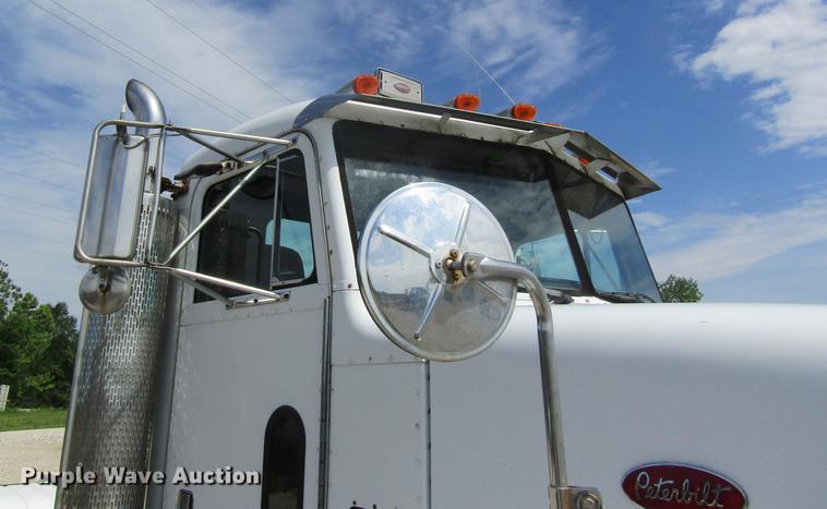 image for item DD8481 1990 Peterbilt 375 semi truck