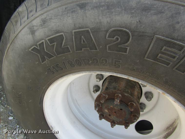 image for item DD8481 1990 Peterbilt 375 semi truck