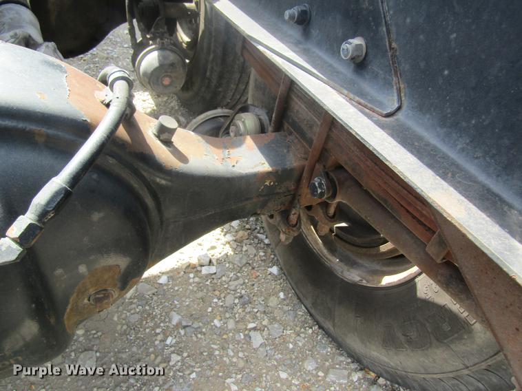 image for item DD8481 1990 Peterbilt 375 semi truck