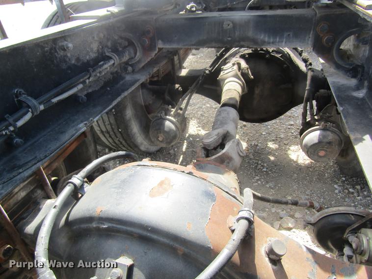 image for item DD8481 1990 Peterbilt 375 semi truck