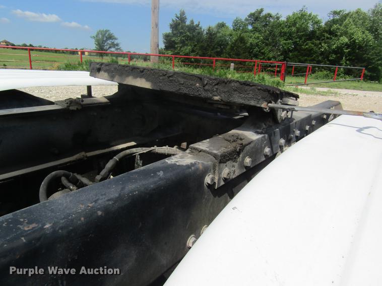 image for item DD8481 1990 Peterbilt 375 semi truck