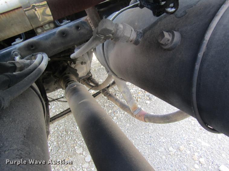 image for item DD8481 1990 Peterbilt 375 semi truck