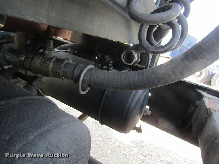 image for item DD8481 1990 Peterbilt 375 semi truck