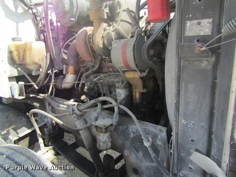 image for item DD8481 1990 Peterbilt 375 semi truck