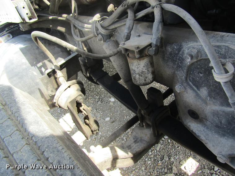 image for item DD8481 1990 Peterbilt 375 semi truck