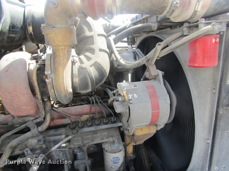 image for item DD8481 1990 Peterbilt 375 semi truck