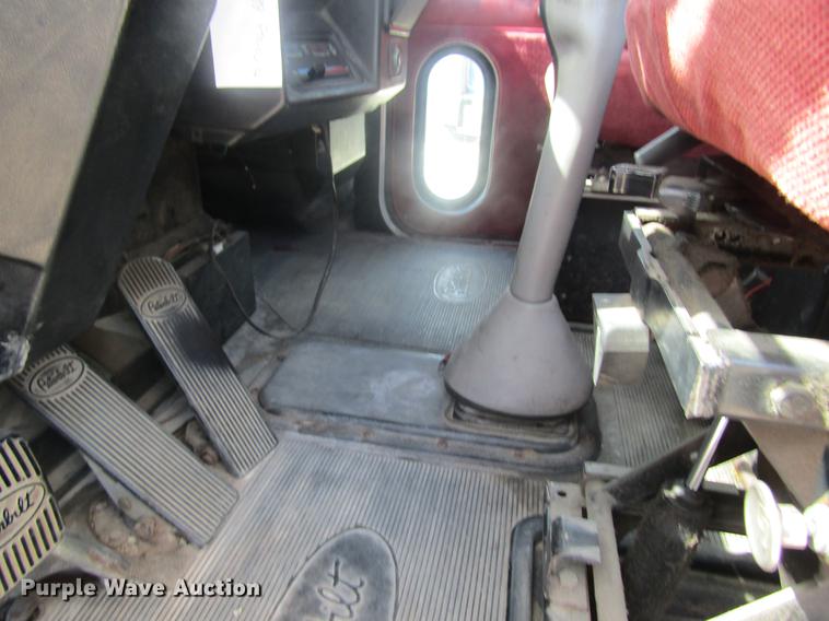 image for item DD8481 1990 Peterbilt 375 semi truck