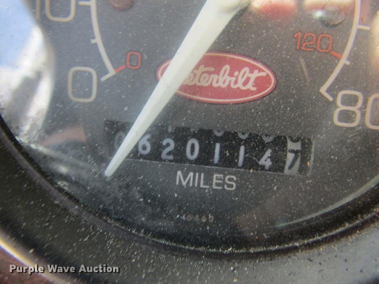 image for item DD8481 1990 Peterbilt 375 semi truck