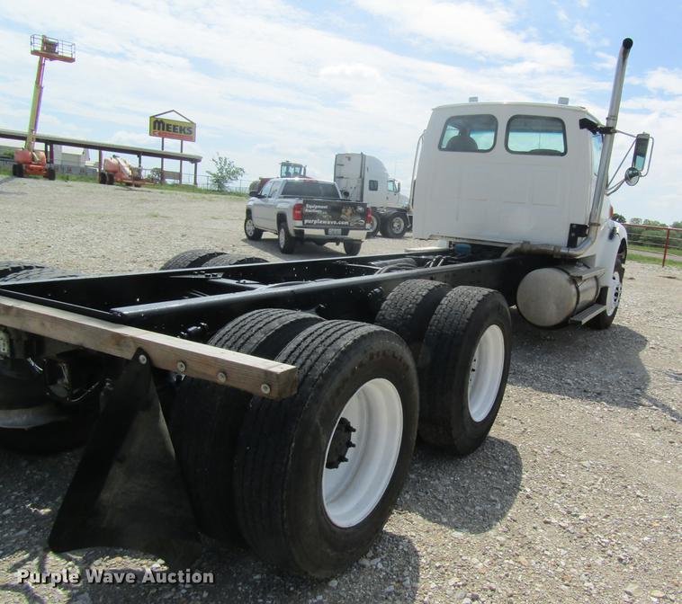 image for item DD8482 2003 Sterling Acterra M8500 truck cab and chassis