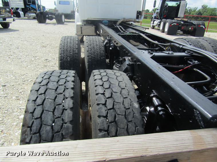 image for item DD8482 2003 Sterling Acterra M8500 truck cab and chassis