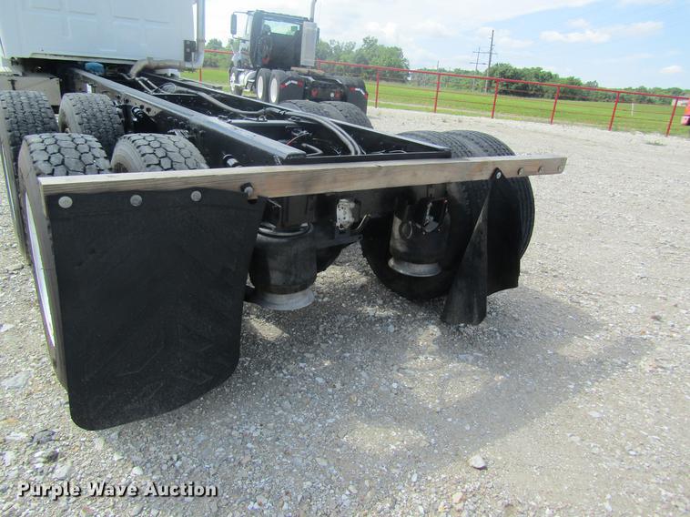 image for item DD8482 2003 Sterling Acterra M8500 truck cab and chassis