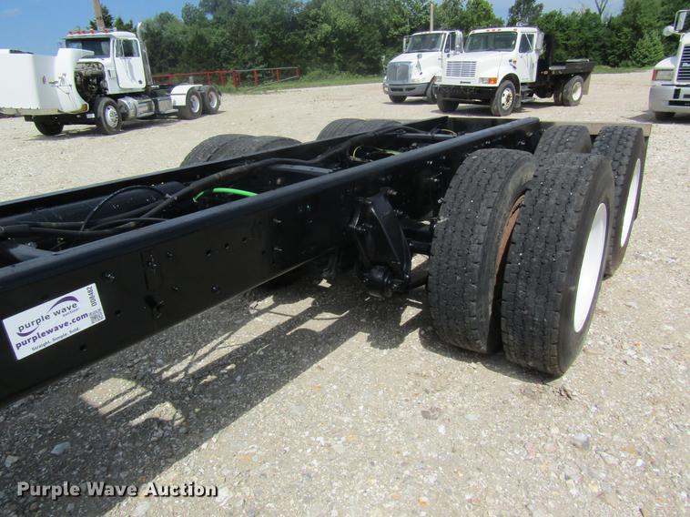 image for item DD8482 2003 Sterling Acterra M8500 truck cab and chassis