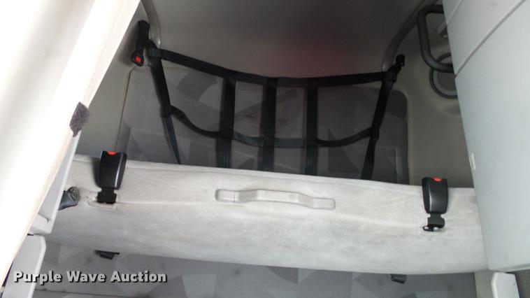 image for item DE0170 2005 Volvo VNL semi truck