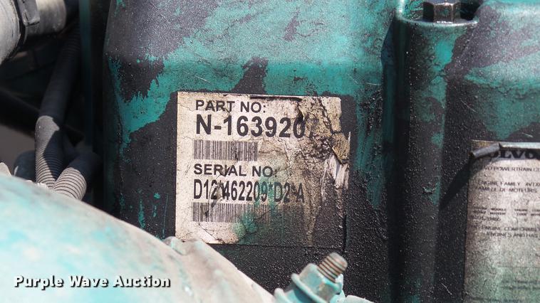 image for item DE0170 2005 Volvo VNL semi truck