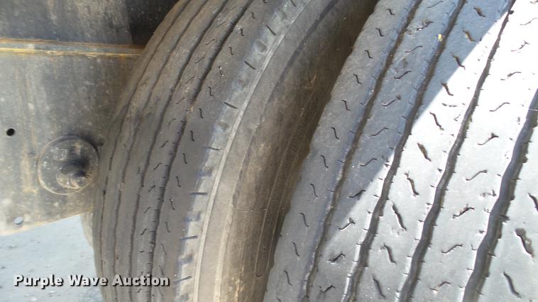 image for item DE0171 2012 Fontaine HAVSF12WSA flatbed trailer