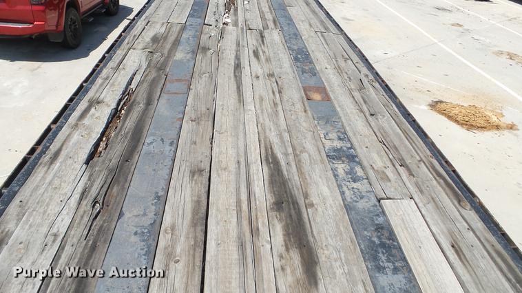 image for item DE0171 2012 Fontaine HAVSF12WSA flatbed trailer