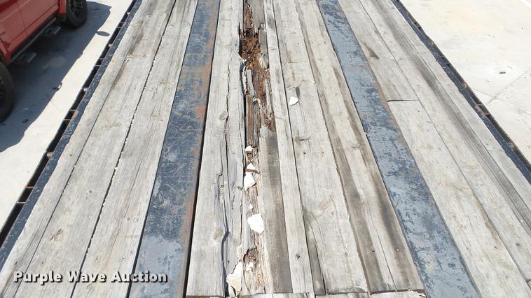 image for item DE0171 2012 Fontaine HAVSF12WSA flatbed trailer