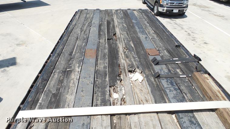 image for item DE0171 2012 Fontaine HAVSF12WSA flatbed trailer