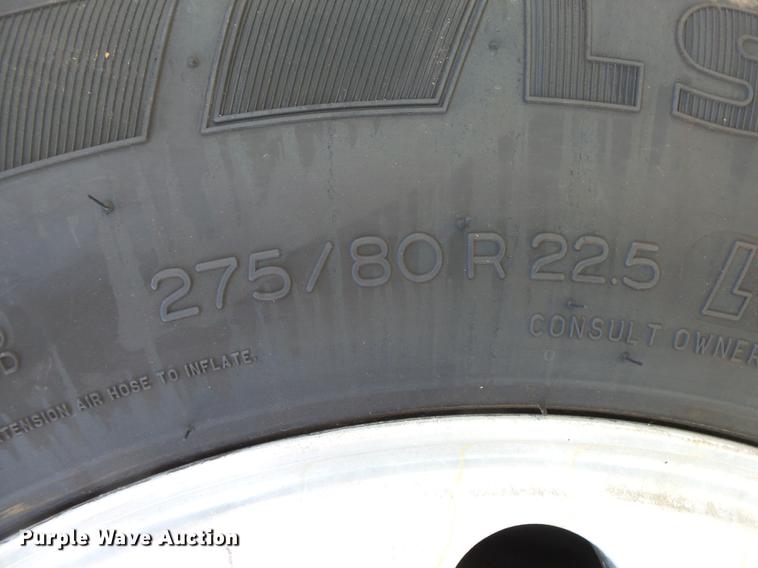 image for item DE3661 2006 Peterbilt 386 semi truck