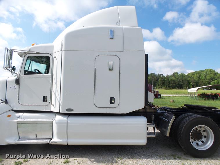 image for item DE3661 2006 Peterbilt 386 semi truck